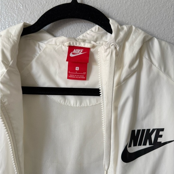 Nike Womens White Windrunner Active Wear Windbreaker Hoodie
Jacket Size small - Picture 7 of 8